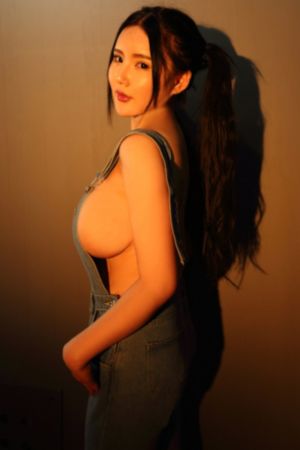 两个小婕子跟我做受_超清高清在线观看